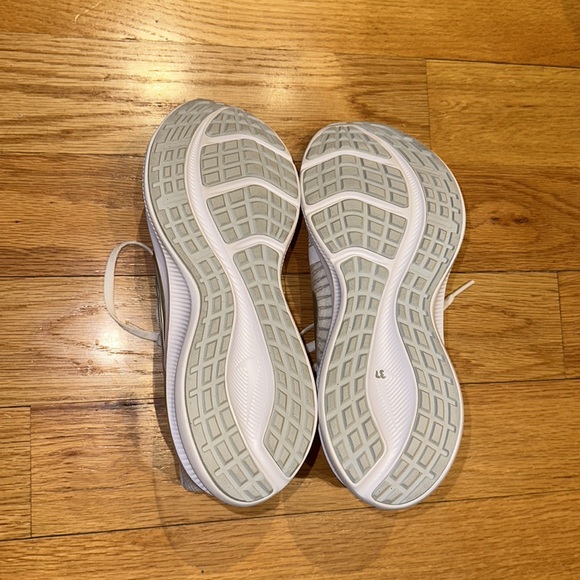 Nike Women’s Downshifter 11 'White Metallic Silver' Gym Shoes Size 7 - Picture 8 of 10